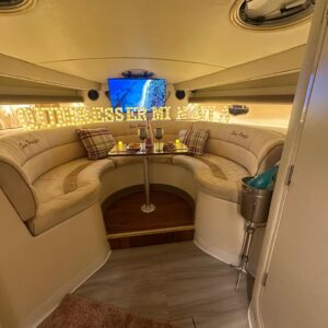 Romance a bordo de lindo Yate